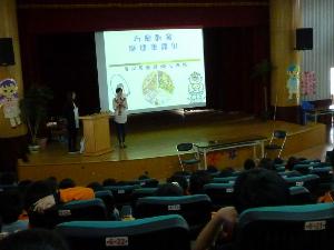 101學年度二、三年級營養教育講座    102.5.2，開新視窗